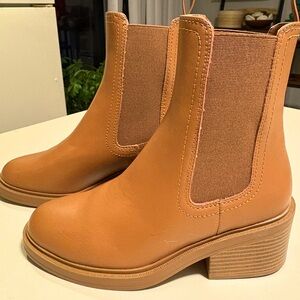 Brand new brown Fall boots!